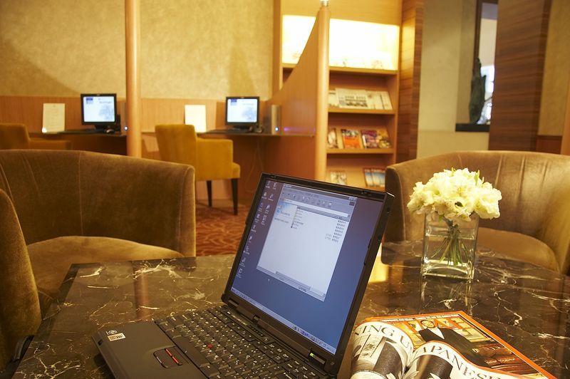 Tayih Landis Hotel Tainan Exterior photo A laptop computer
