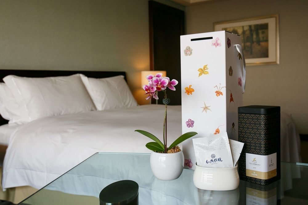 Tayih Landis Hotel Tainan Exterior photo A portable air purifier