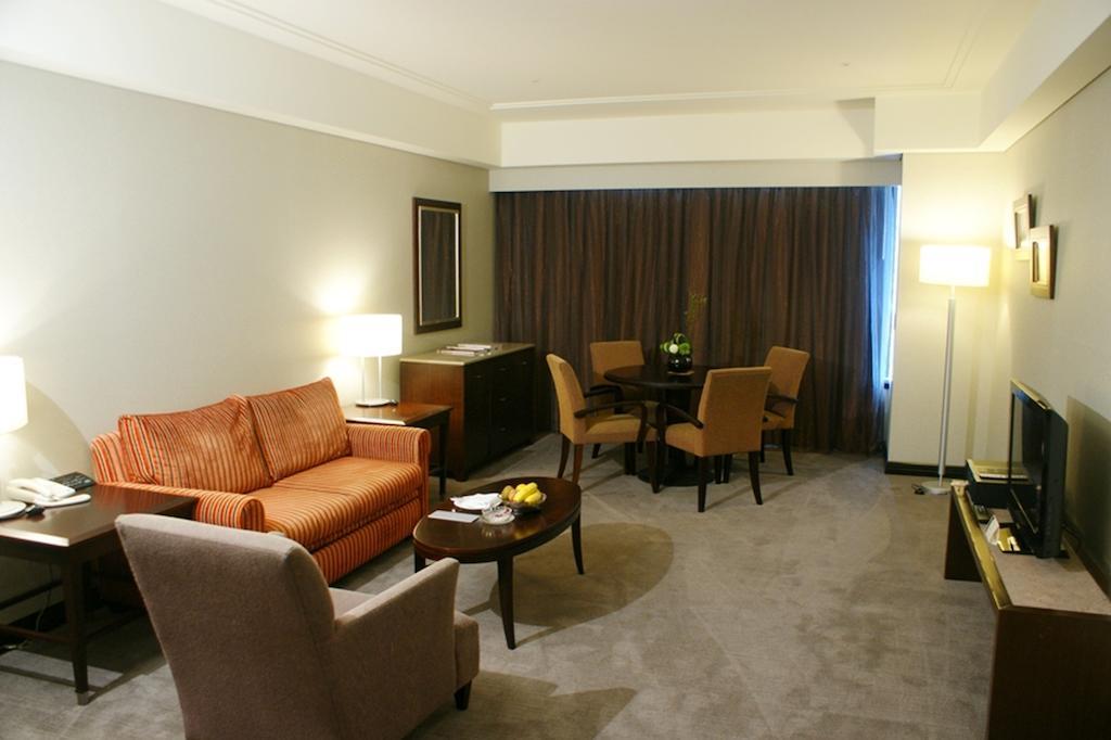 Tayih Landis Hotel Tainan Room photo A suite at the hotel