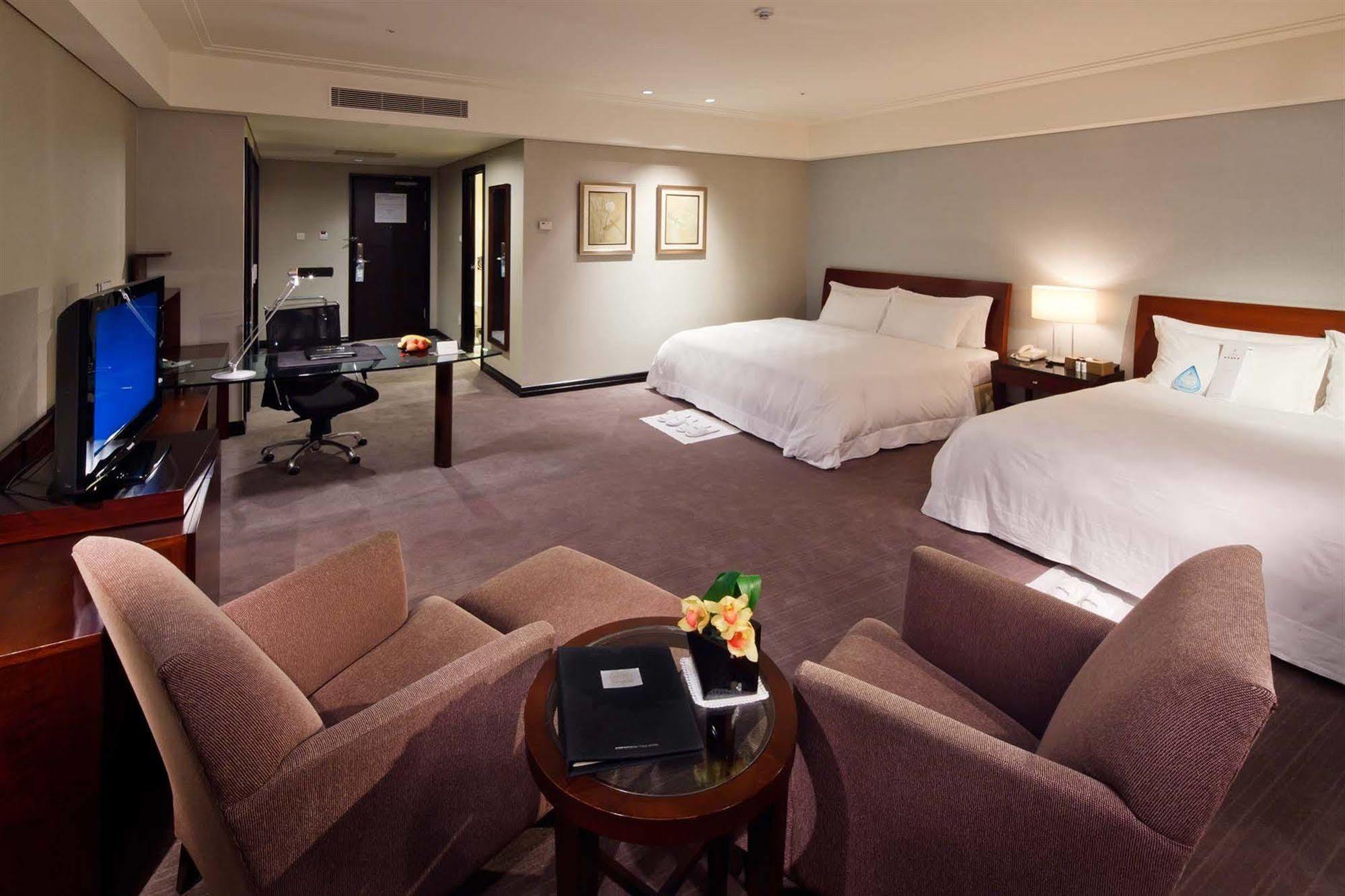 Tayih Landis Hotel Tainan Exterior photo Deluxe Room