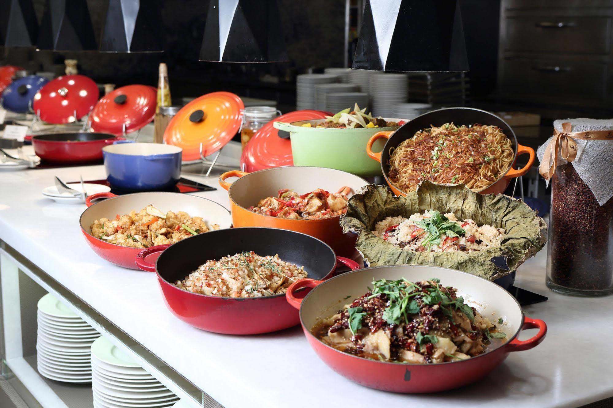 Tayih Landis Hotel Tainan Exterior photo Le Creuset cookware
