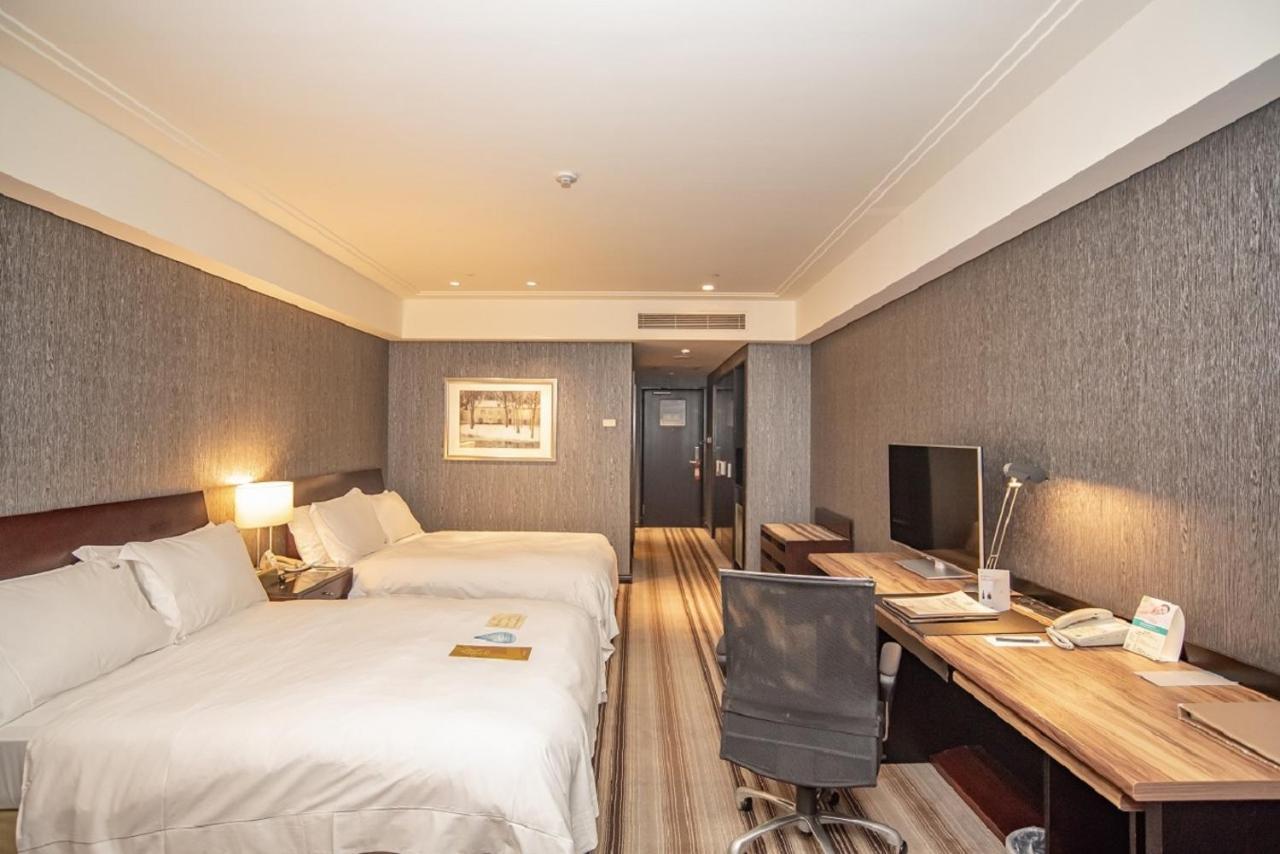 Tayih Landis Hotel Tainan Exterior photo Deluxe Room